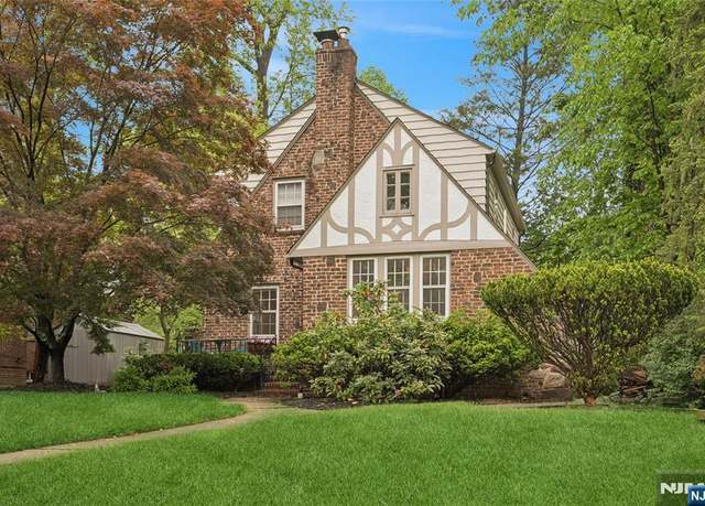 Property at 275 Winthrop Rd, Teaneck, NJ 07666, 3 beds, 2.5 baths