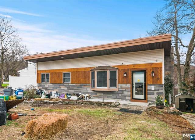 Property at 59 Skyline Lake Dr, Ringwood, NJ 07456, 3 beds, 2 baths