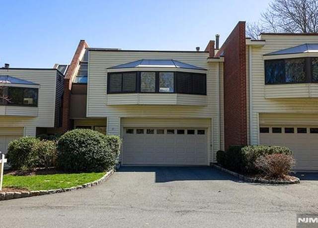 Property at 37 Kira Ln, Ridgewood, NJ 07450, 3 beds, 2.5 baths