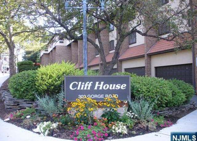 Property at 300 Gorge Rd #18, Cliffside Park, NJ 07010, 2 beds, 3.5 baths