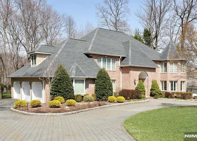 Property at 34 Hampshire Rd, Mahwah, NJ 07430, 5 beds, 3.5 baths