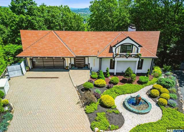 Property at 18 Fairview Dr, North Caldwell, NJ 07006, 5 beds, 4.5 baths