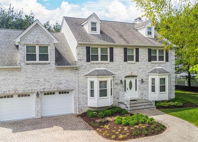 Property at 987 Valley Rd, Wayne, NJ 07470, 4 beds, 4.5 baths