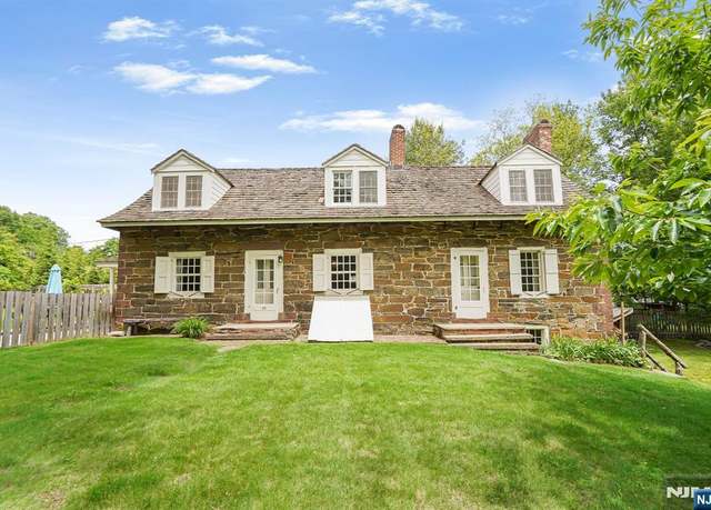 Property at 58 Maple Ave, Montville Township, NJ 07058, 3 beds, 1.5 baths