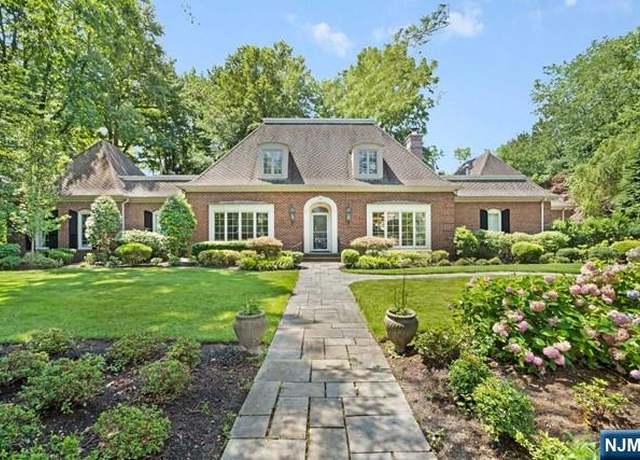 Property at 2 Canoe Ln, Roseland, NJ 07068, 5 beds, 3.5 baths