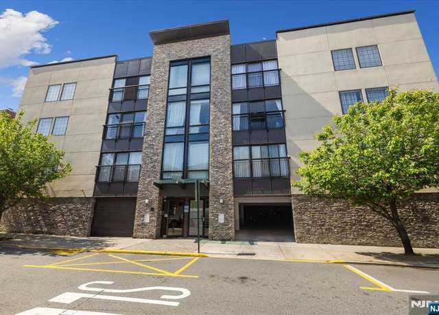 Property at 125 70th St Unit 3H, Guttenberg, NJ 07093, 1 bed, 1.5 baths