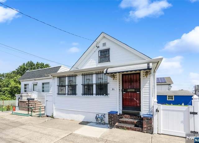 Property at 31-33 7th Ave, Paterson, NJ 07524, 3 beds, 2.5 baths