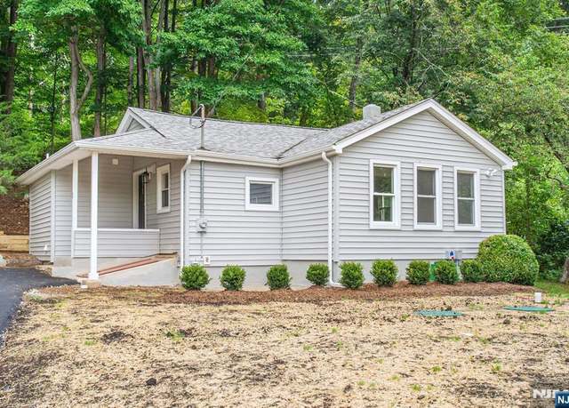 Property at 1 Sisco Ln, Jefferson Township, NJ 07438, 2 beds, 1 bath