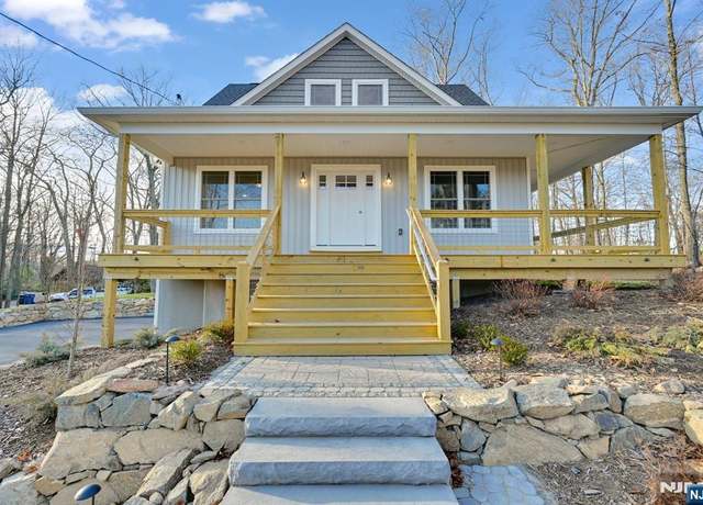 Property at 305 Mountainside Dr, Vernon, NJ 07422, 3 beds, 3 baths