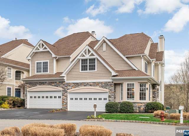 Property at 14 Cobblestone Ct, Oakland, NJ 07436, 2 beds, 3 baths