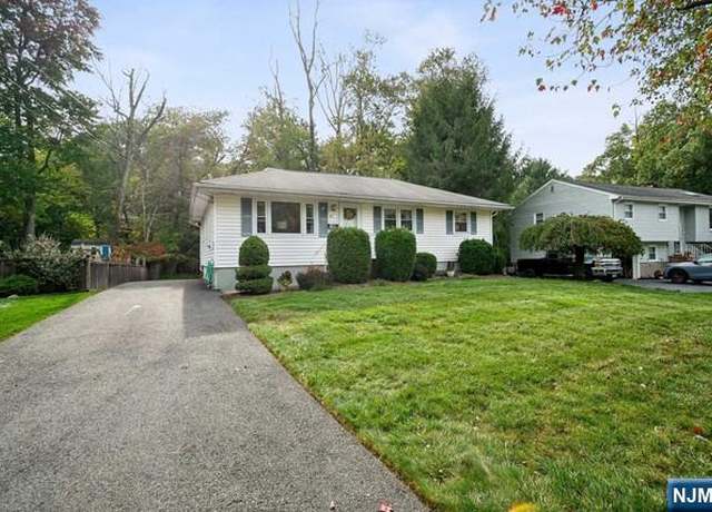 Property at 86 Calumet Ave, Oakland, NJ 07436, 3 beds, 1 bath