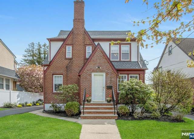 Property at 425 Mountain View Rd, Englewood, NJ 07631, 3 beds, 2 baths