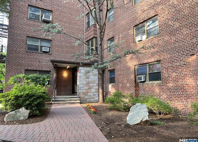 Property at 411 Park Pl Unit 3B, Fort Lee, NJ 07024, 1 bed, 1 bath