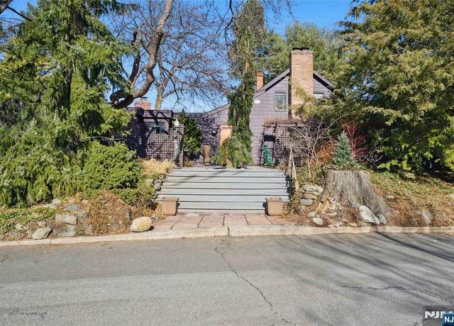 Property at 279 Erie Ave, Midland Park, NJ 07432, 4 beds, 3 baths