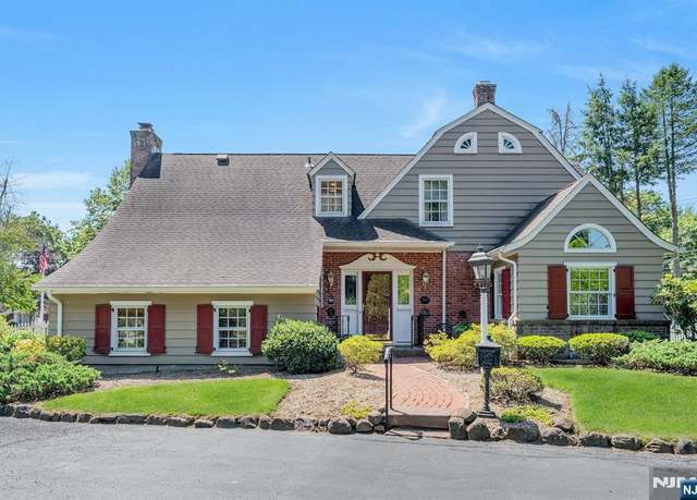 Property at 174 Paramus Rd, Paramus, NJ 07652, 3 beds, 3 baths