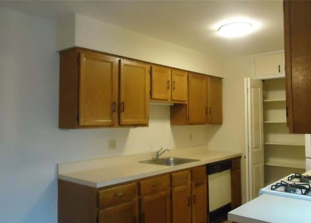 Property at 50 John St, Bloomfield, NJ 07003, 2 beds, 1 bath