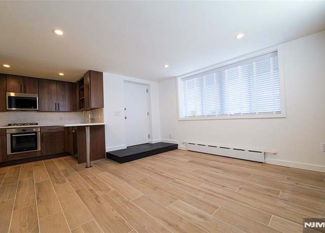 Property at 116 Beverwyck Rd #8, Par-troy Hills Twp., NJ 07034, 1 bed, 1 bath