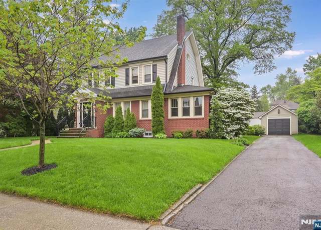 Property at 18 Warren Pl, Glen Rock, NJ 07452, 3 beds, 2 baths