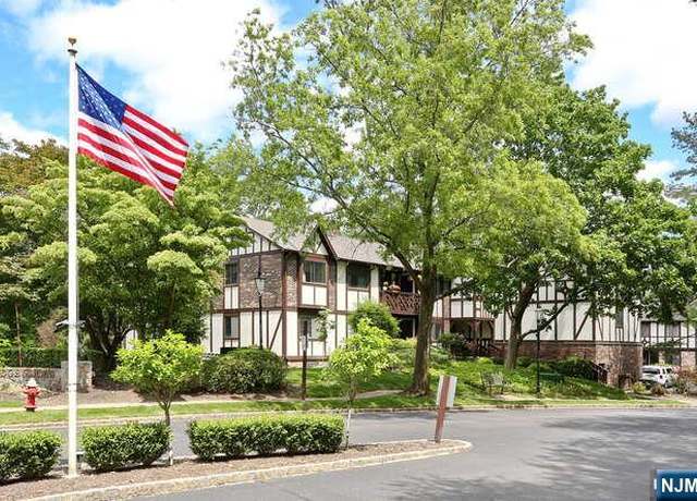 Property at 103 Mark Twain Way, Mahwah, NJ 07430, 3 beds, 2.5 baths