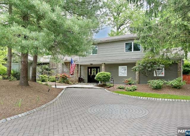 Property at 380 Hillside Ave, Allendale, NJ 07401, 4 beds, 3.5 baths
