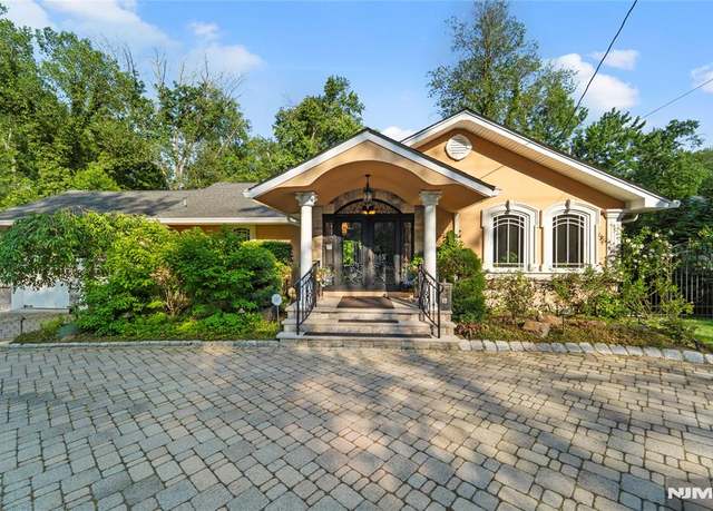 Property at 198 Pascack Rd, Hillsdale, NJ 07642, 3 beds, 3 baths