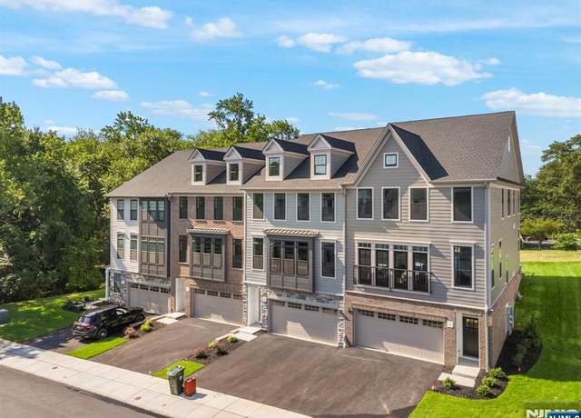 Property at 4 Goldfinch Dr, Upper Saddle River, NJ 07458, 3 beds, 3 baths