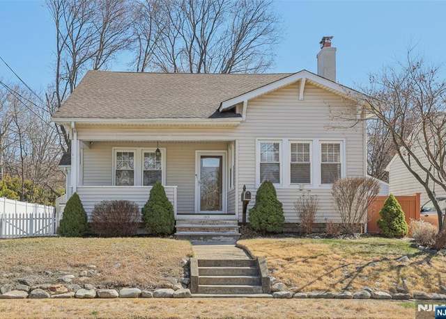 Property at 1319 Lincoln Ave, Pompton Lakes, NJ 07442, 4 beds, 2.5 baths