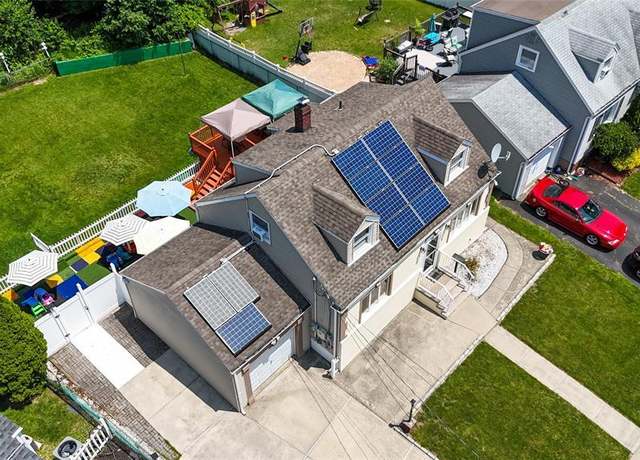 Property at 72 North Dr, Rochelle Park, NJ 07662, 4 beds, 2.5 baths