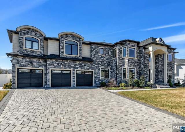 Property at 3 Churchill Ct, Paramus, NJ 07652, 6 beds, 5.5 baths