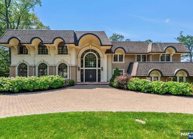 Property at 82 Jackson Dr, Cresskill, NJ 07626, 6 beds, 6 baths