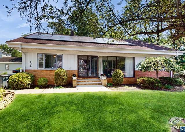 Property at 102 Overlook Ave, North Haledon, NJ 07508, 5 beds, 3.5 baths