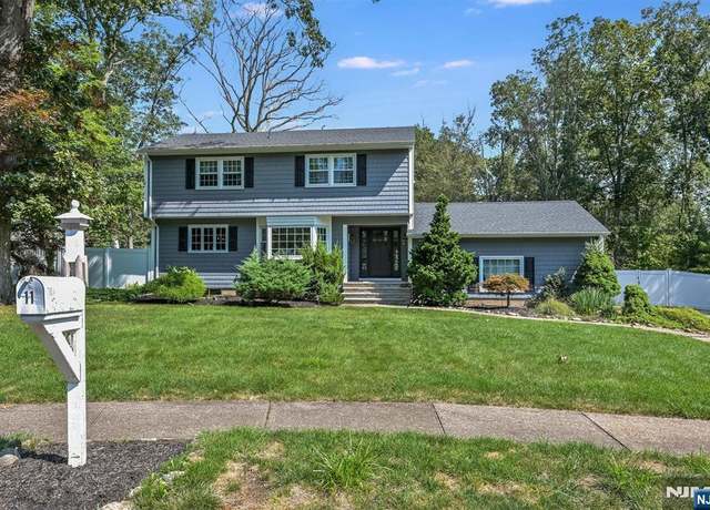 Property at 11 Aspen Ct, Wayne, NJ 07470, 4 beds, 2.5 baths