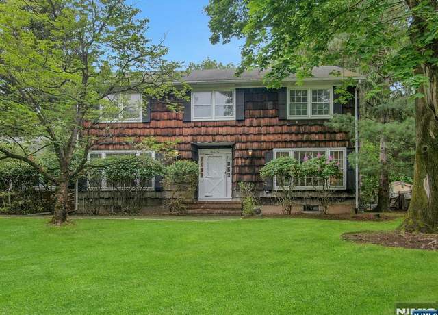 Property at 32 Country Squire Rd, Old Tappan, NJ 07675, 4 beds, 2.5 baths