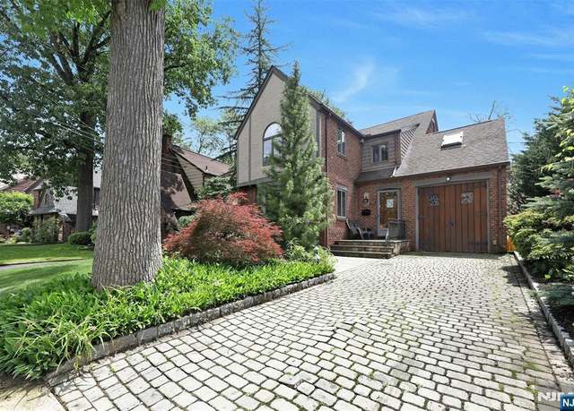 Property at 548 Standish Rd, Teaneck, NJ 07666, 3 beds, 1.5 baths