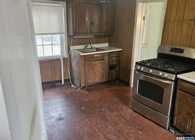 Property at 174 Prospect St, Englewood, NJ 07631, 3 beds, 1 bath