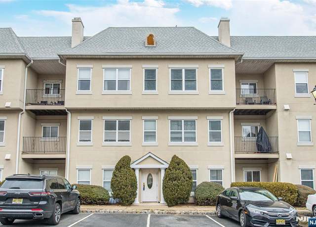 Property at 413 Brittany Dr, Wayne, NJ 07470, 1 bed, 1 bath