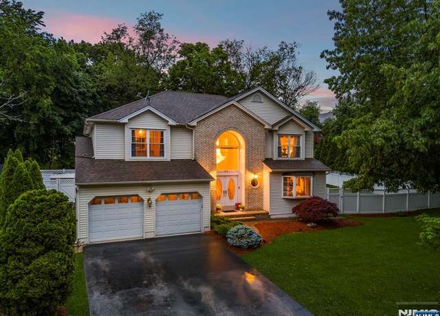 Property at 162 Split Rock Rd, Paramus, NJ 07652, 4 beds, 3.5 baths