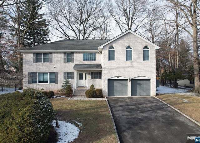 Property at 88 Alpine Dr, Closter, NJ 07624, 5 beds, 2.5 baths