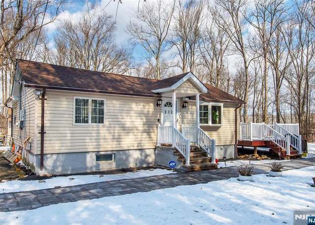 Property at 212 Fairfield Rd, Wayne, NJ 07470, 3 beds, 1 bath