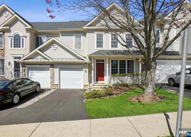 Property at 62 Rolling Views Dr, Woodland Park, NJ 07424, 2 beds, 3.5 baths
