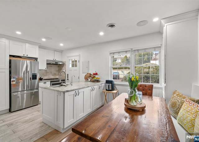 Property at 152 Parkview Dr, Teaneck, NJ 07666, 1 bed, 1.5 baths
