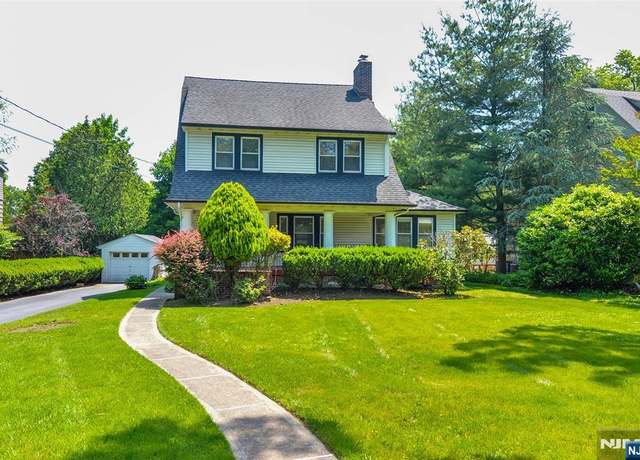 Property at 613 Hillcrest Rd, Ridgewood, NJ 07450, 3 beds, 1.5 baths