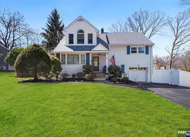 Property at 10 Crescent Ave, Waldwick, NJ 07463, 3 beds, 2.5 baths