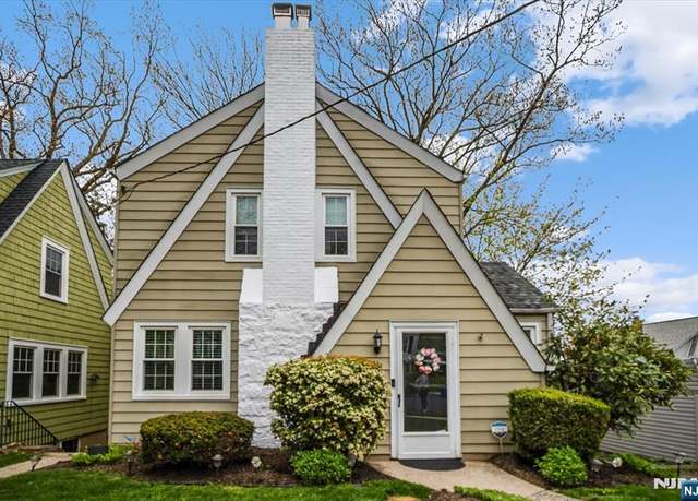 Property at 44 Oakridge Rd, West Orange, NJ 07052, 3 beds, 1 bath