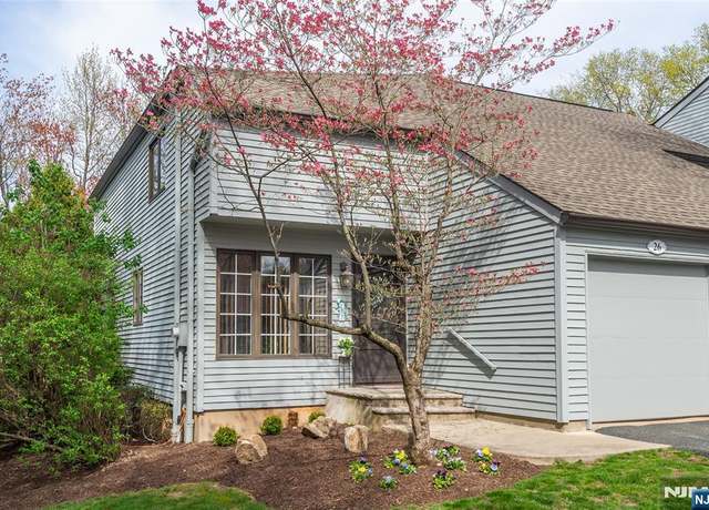 Property at 26 Stonegate Dr, Roseland, NJ 07068, 2 beds, 2.5 baths
