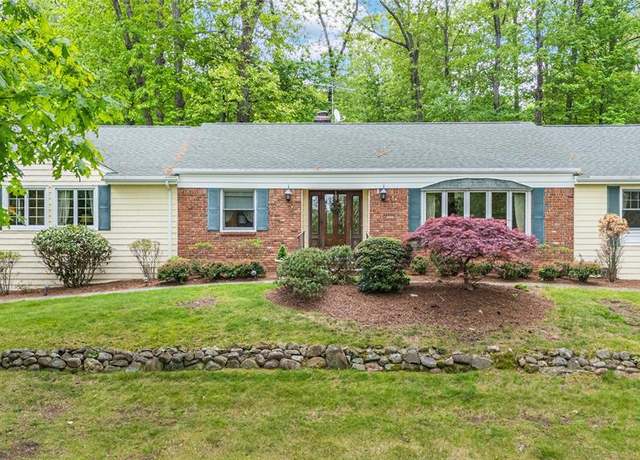 Property at 6 Arrowhead Rd, Mahwah, NJ 07430, 4 beds, 3 baths
