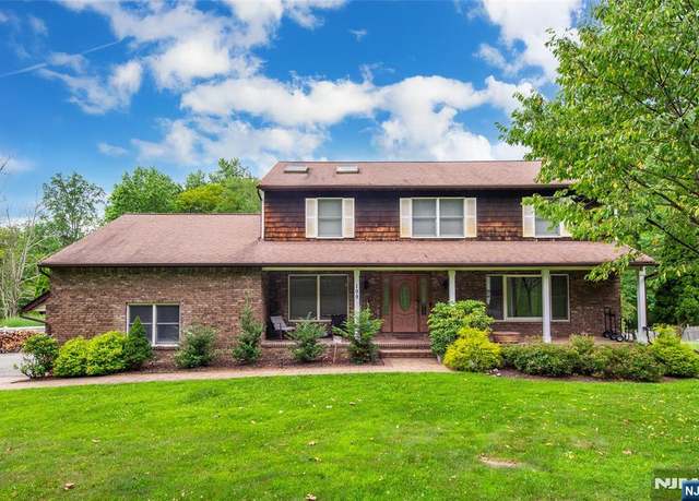 Property at 199 Stonetown Rd, Ringwood, NJ 07456, 4 beds, 3.5 baths