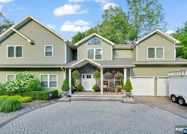 Property at 224 Wawayanda Rd, Highland Lakes, NJ 07422, 3 beds, 2.5 baths