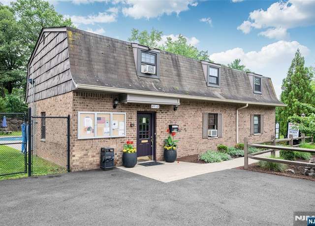 Property at 181 Long Hill Rd Unit J-9, Little Falls, NJ 07424, 2 beds, 2.5 baths