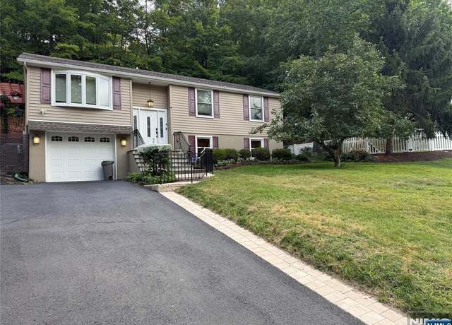 Property at 103 Valley View Trl, Sparta, NJ 07871, 3 beds, 1 bath